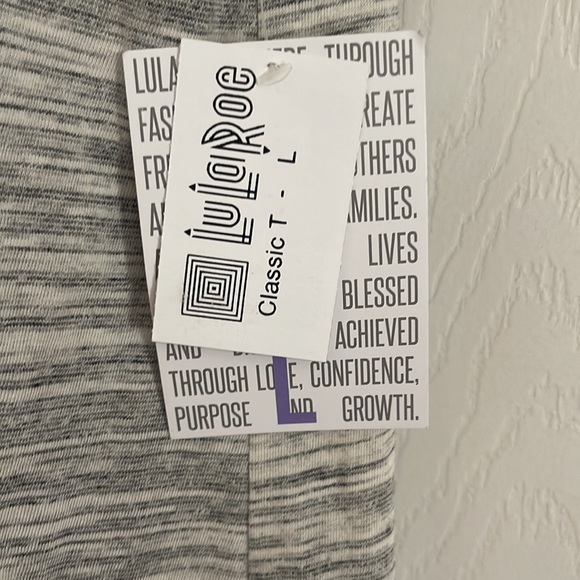 LuLaRoe classic T size L - Picture 4 of 5